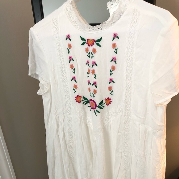 Lainey Embroidered Shift Dress - Picture 3 of 4